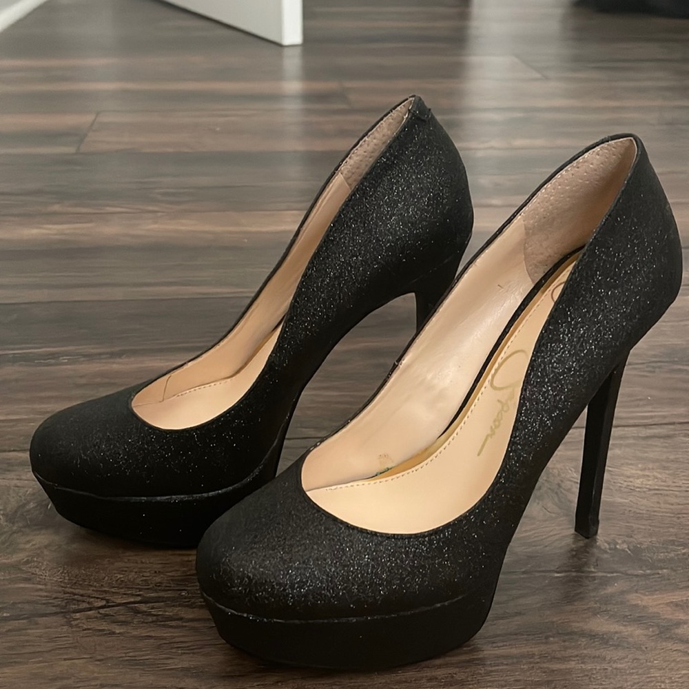 Jessica Simpson high heels 😍 super cute and shimmery 🤩 black. Size 6M.